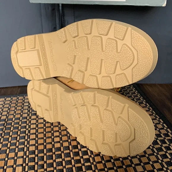 Timberland Waterproof Size 6 Junior’s Boots NEW - Picture 5 of 8